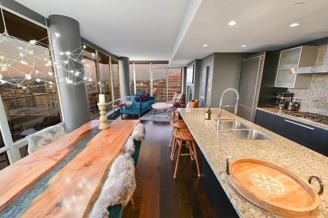 Luxury View Condo In Downtown Victoria Apartament